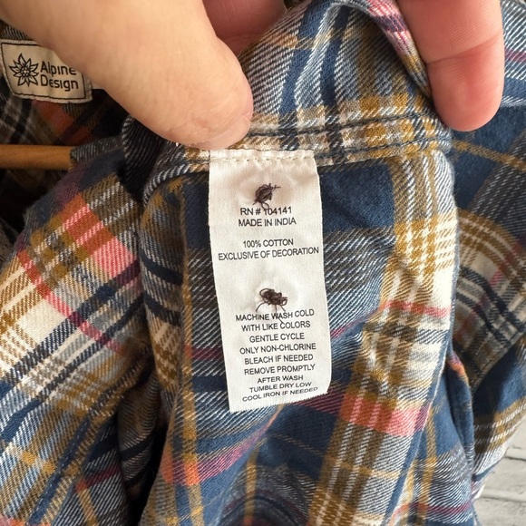 NWT! Women’s Alpine Design multi colored plaid button down flannel shirt, Small - Picture 4 of 4